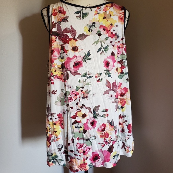 Floral Tank Top - Picture 9 of 9